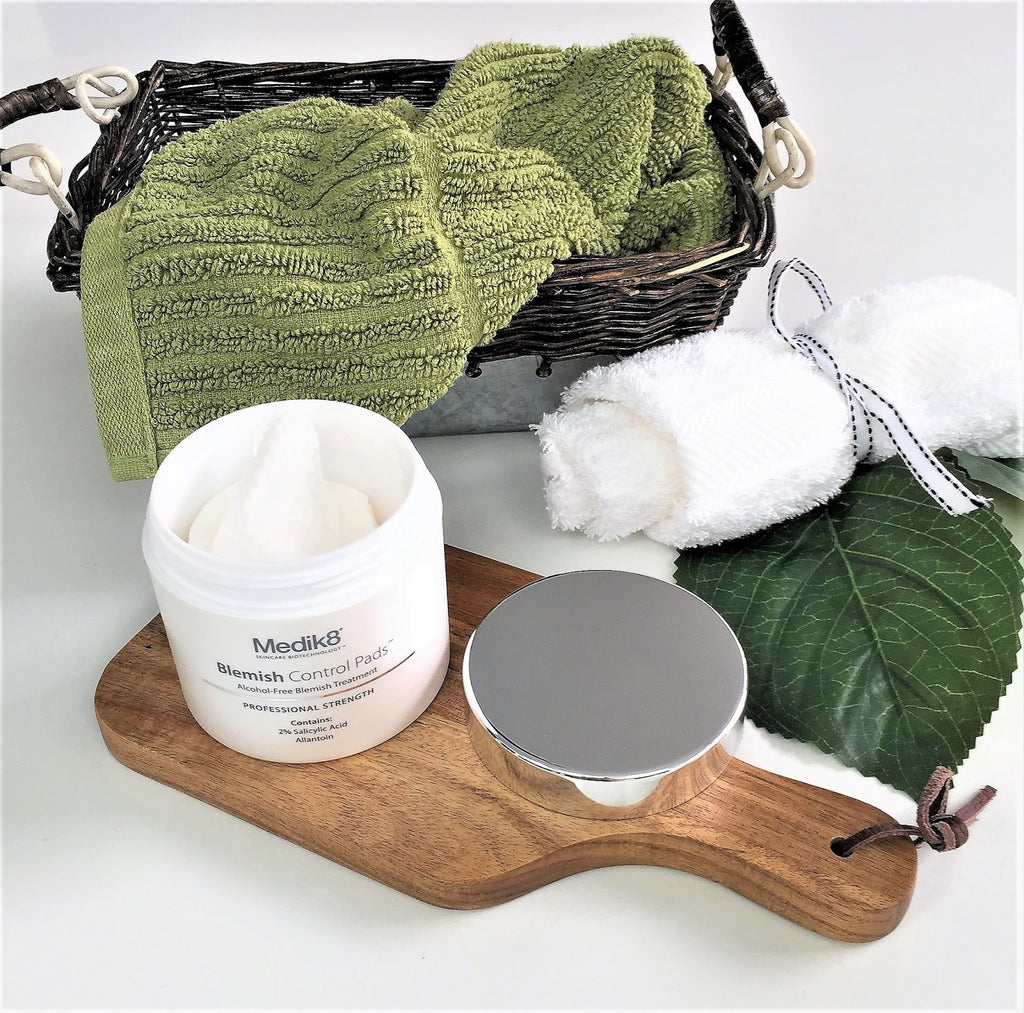 WANTING AN ALCOHOL FREE BLEMISH TREATMENT THAT IS REALLY EASY TO USE???
